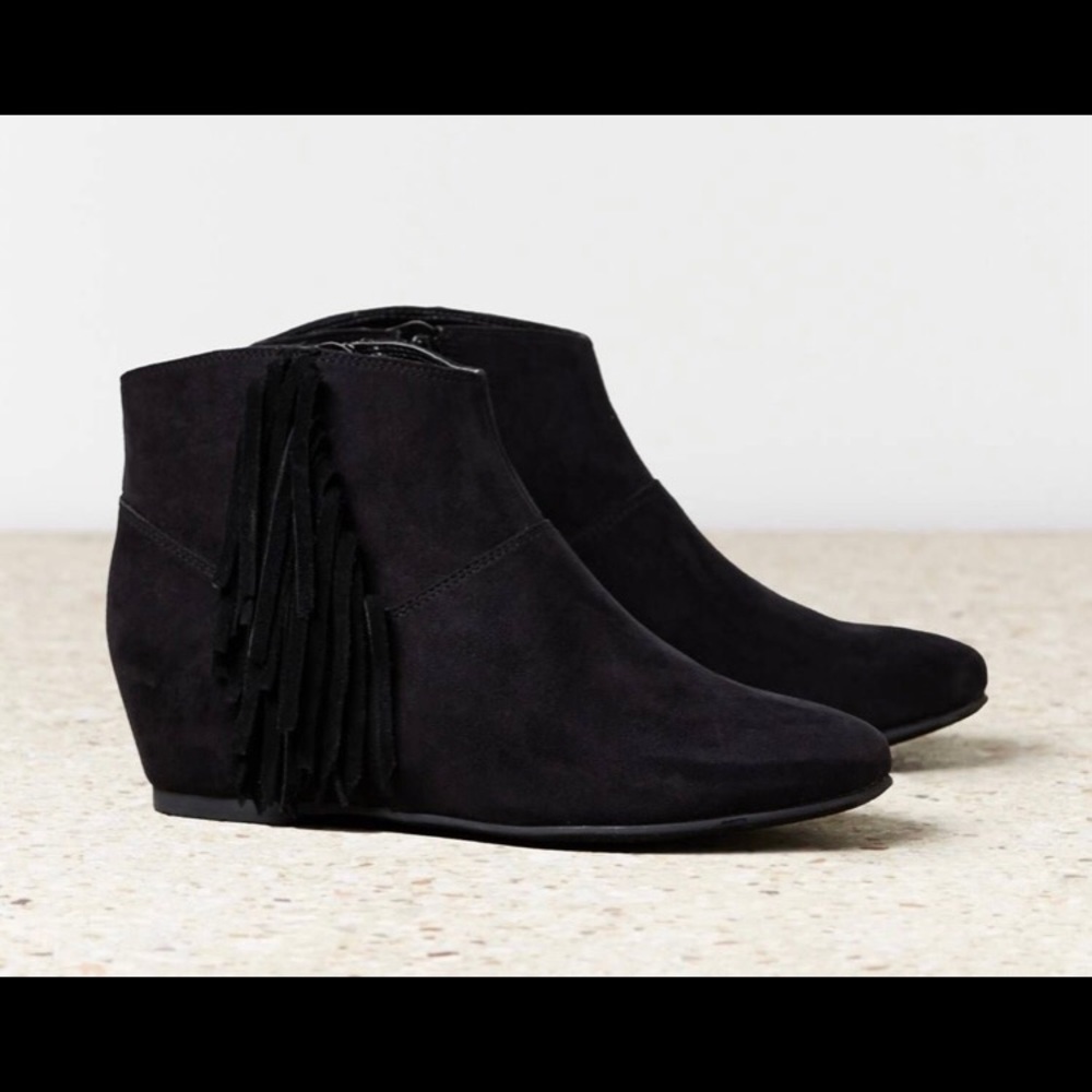 NWOT american eagle fringe booties